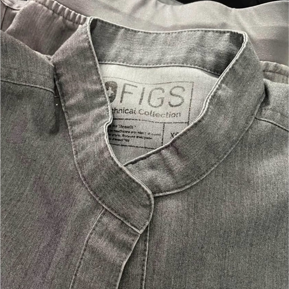 Figs Rafaela Scrub Top-Graphite - Picture 3 of 3